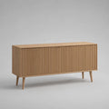 Credenza con 3 ante a doghe verticali MDF effetto rovere chiaro gambe in legno massello forma rettangolare 160 x 40 x 75 cm